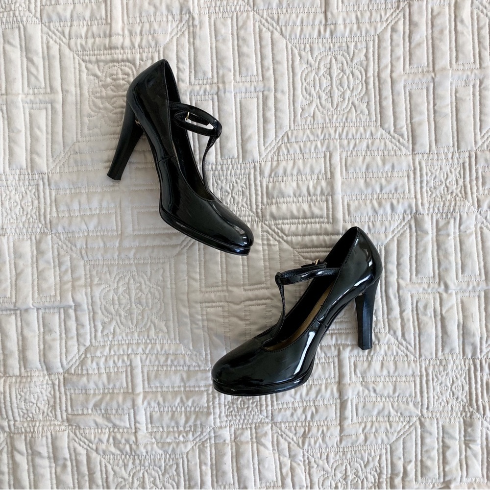 Colin Stuart T Strap Pumps